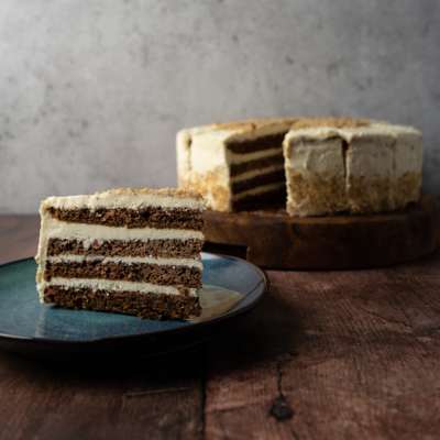 sfeerfoto-82243420-carrot-cake-with-walnuts.png