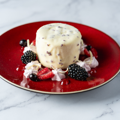 sfeerfoto-65811522-crispy-redfruit-ijs-dessert.png