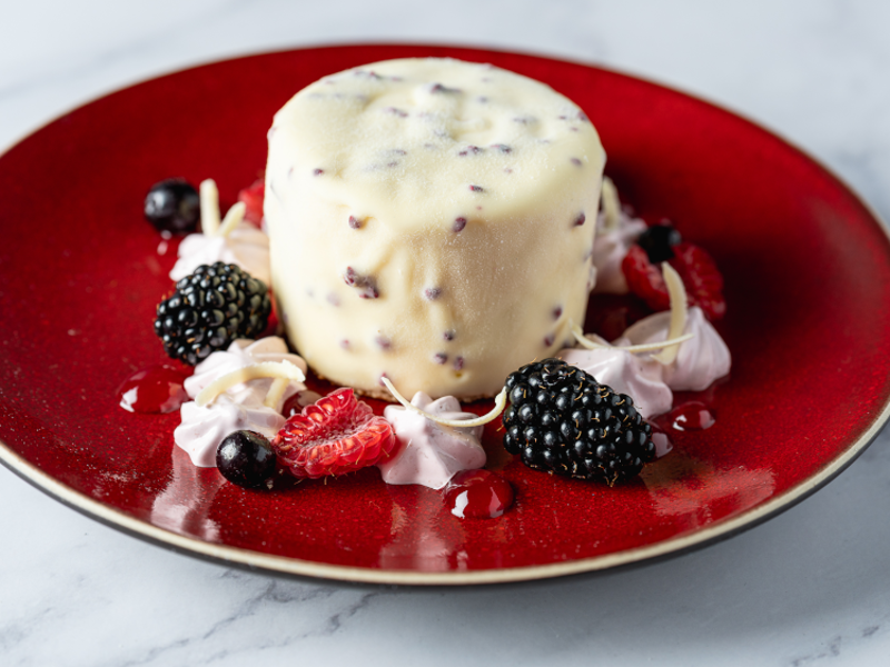 sfeerfoto_65811522_crispy_redfruit_ijs_dessert.png